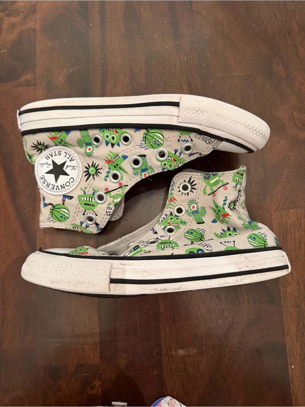 Converse Kids Size 11.5 Green Monsters High-Top Sneakers